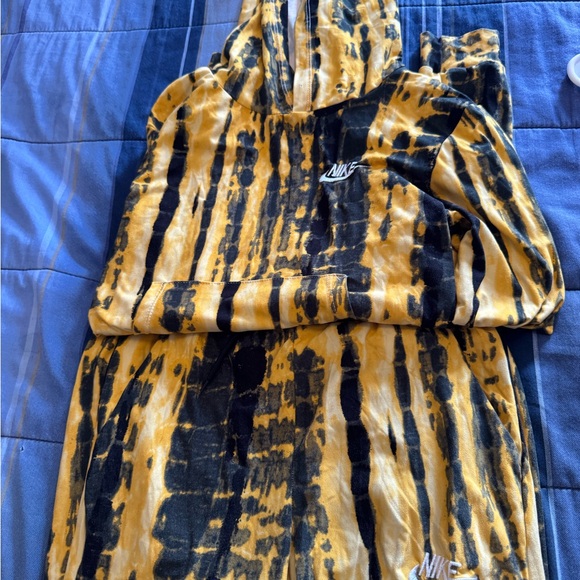 Nike Black and Yellow Tie-Dye Set - Picture 5 of 6
